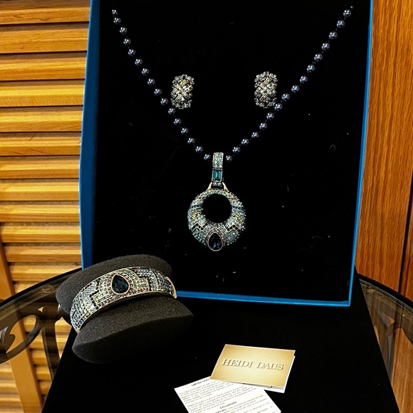 Heidi Daus Navy & Aqua Pearl & Crystal Necklace/Bracelet/Earrings Set NWT 💙💎 - Picture 12 of 12